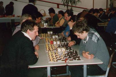 Spitzenduell Henrik Teske (wei) gegen Alexander Bertagnolli (schwarz)